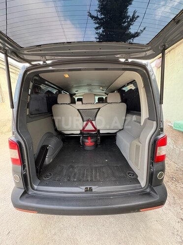 Volkswagen Transporter-5