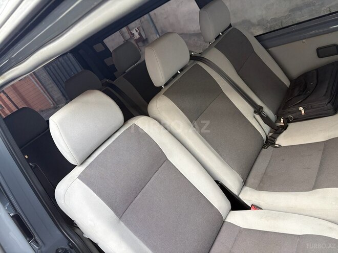 Volkswagen Transporter-7