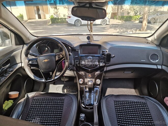 Chevrolet Cruze-12
