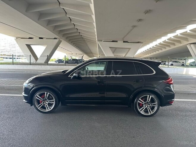 Porsche Cayenne GTS-4