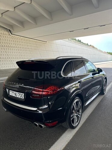 Porsche Cayenne GTS-6