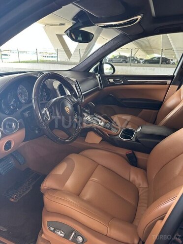 Porsche Cayenne GTS-9