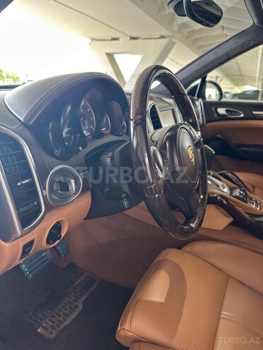 Porsche Cayenne GTS-10