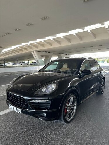 Porsche Cayenne GTS-3