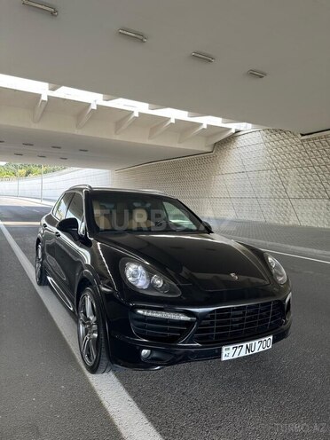 Porsche Cayenne GTS-8