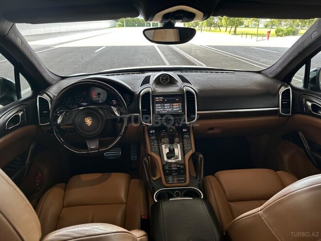 Porsche Cayenne GTS-16