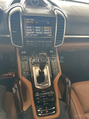 Porsche Cayenne GTS-12