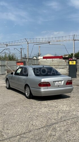 Mercedes E 200-4