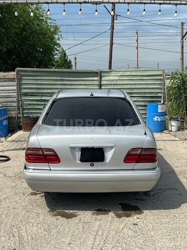 Mercedes E 200-2