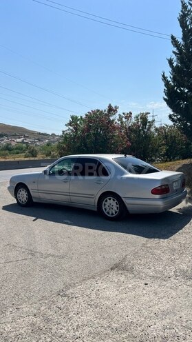 Mercedes E 200-9