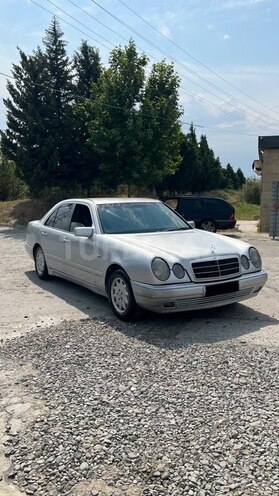 Mercedes E 200-5