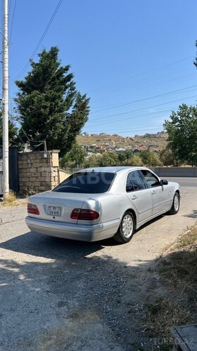 Mercedes E 200-10