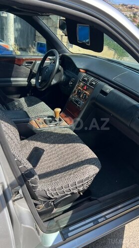 Mercedes E 200-12