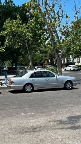 Mercedes E 200-7