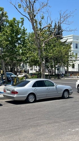 Mercedes E 200-8