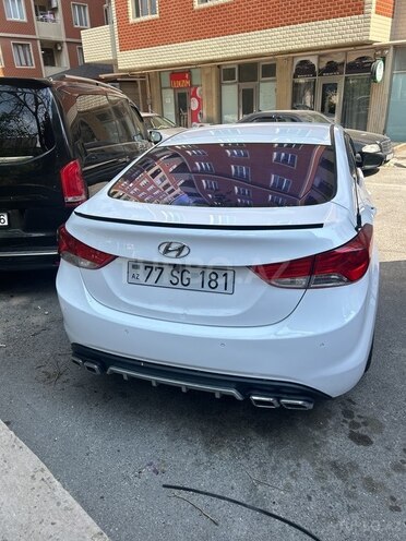 Hyundai Elantra-2