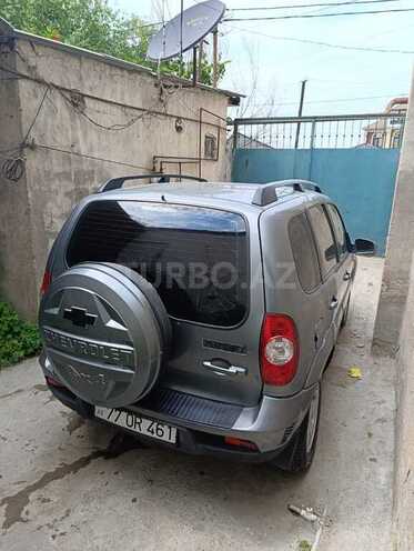 Chevrolet Niva-4