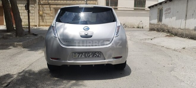 Nissan Leaf-9