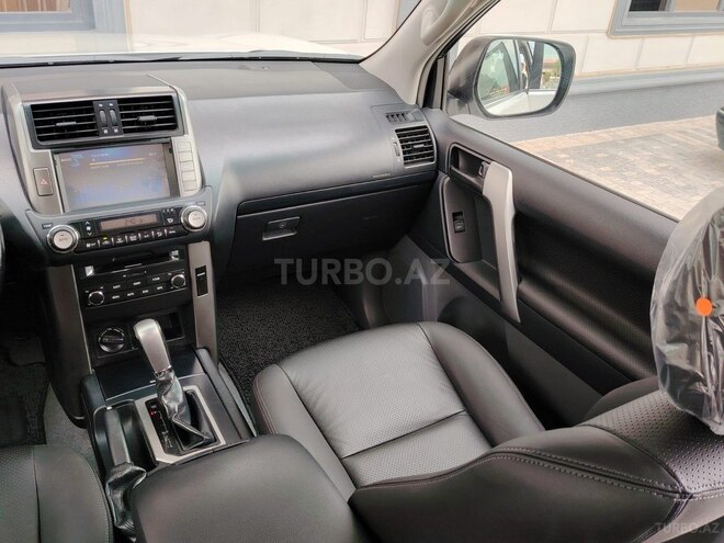 Toyota Land Cruiser Prado-12