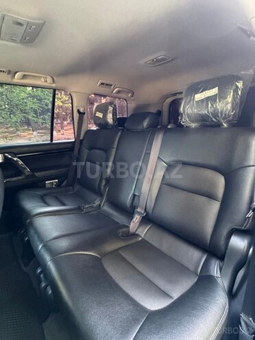 Toyota Land Cruiser-7