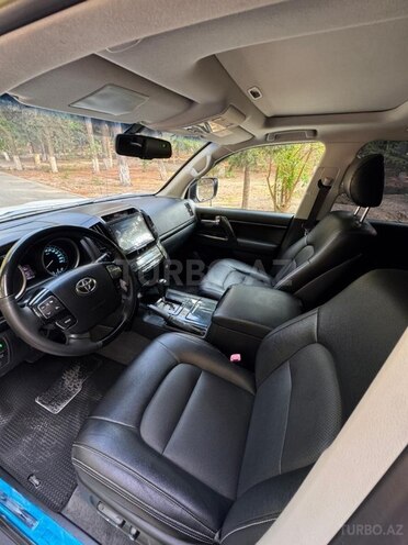 Toyota Land Cruiser-13
