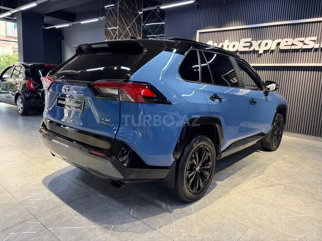 Toyota RAV4-4