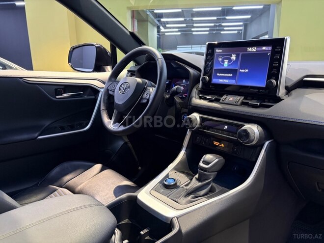 Toyota RAV4-17