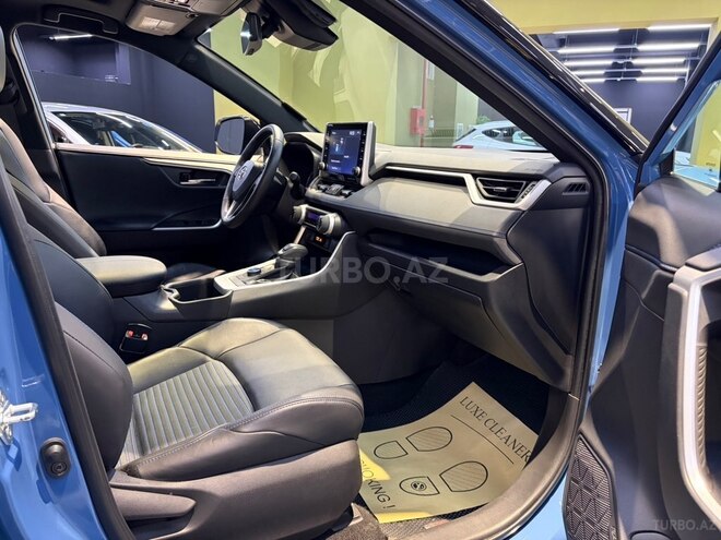 Toyota RAV4-15