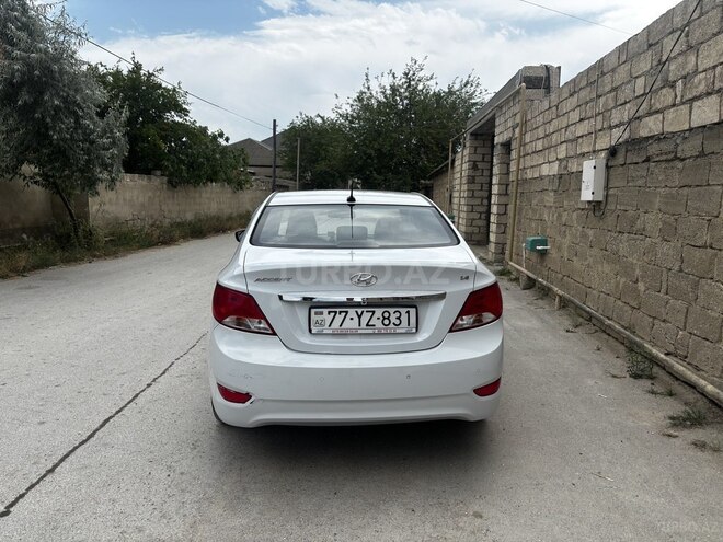 Hyundai Accent-7