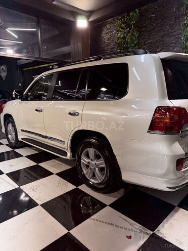 Toyota Land Cruiser-9