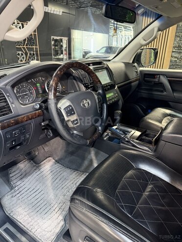 Toyota Land Cruiser-11