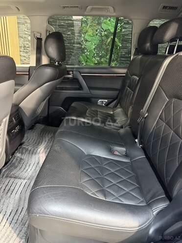 Toyota Land Cruiser-13