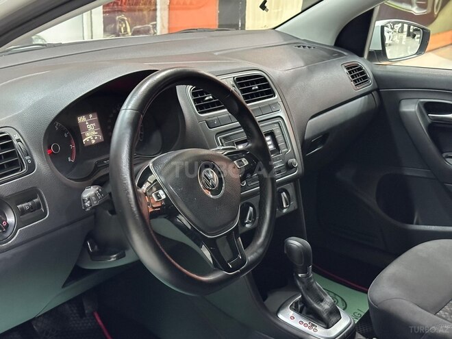 Volkswagen Polo-13
