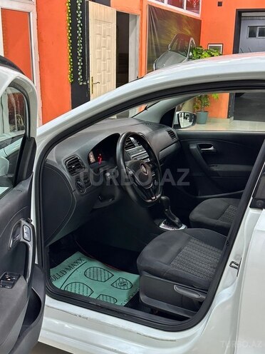 Volkswagen Polo-12