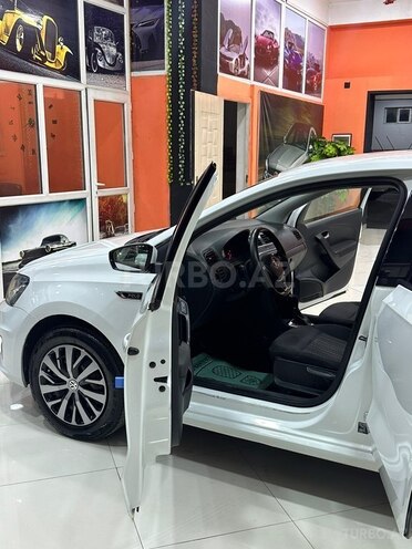 Volkswagen Polo-18