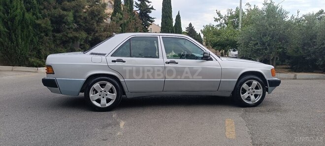 Mercedes 190-4