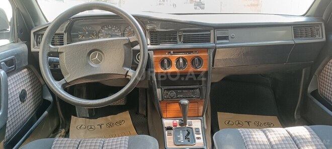 Mercedes 190-10