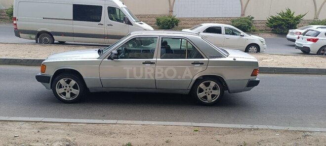 Mercedes 190-9