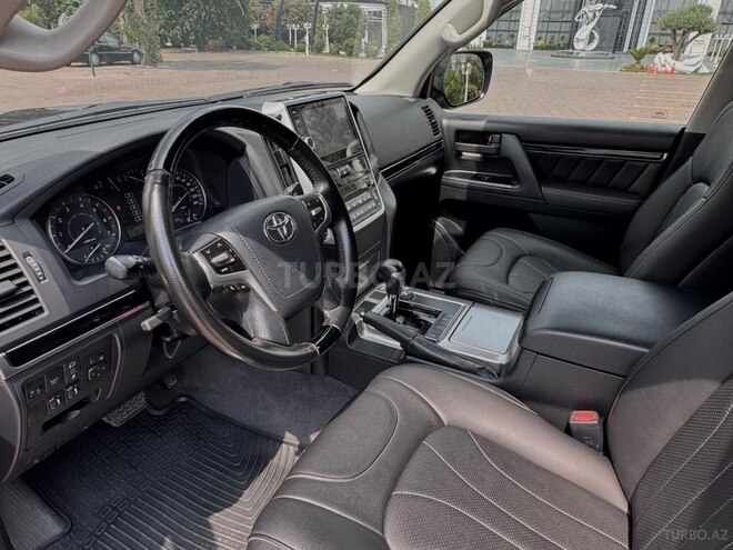 Toyota Land Cruiser-19
