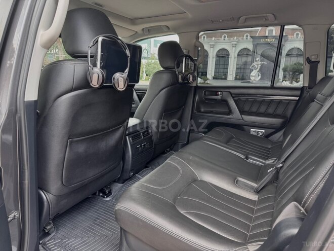 Toyota Land Cruiser-21