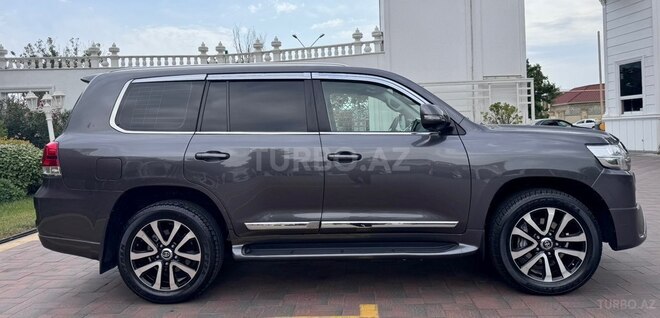 Toyota Land Cruiser-15