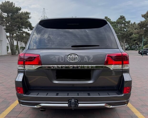 Toyota Land Cruiser-11