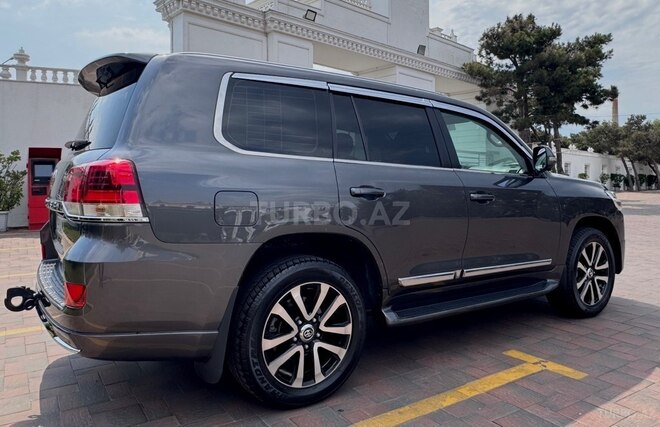 Toyota Land Cruiser-12