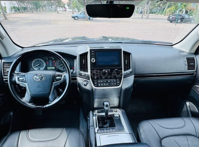 Toyota Land Cruiser-18