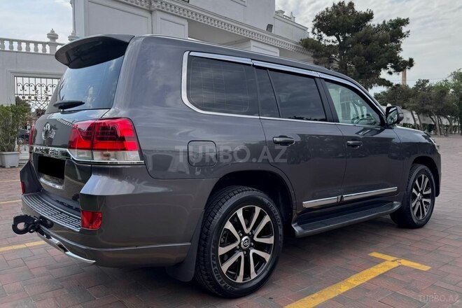Toyota Land Cruiser-13