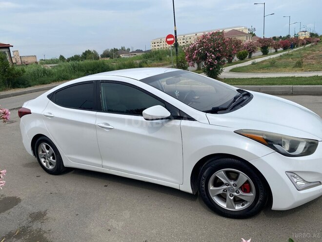 Hyundai Elantra-3