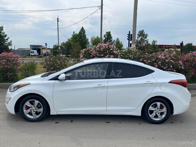 Hyundai Elantra-4