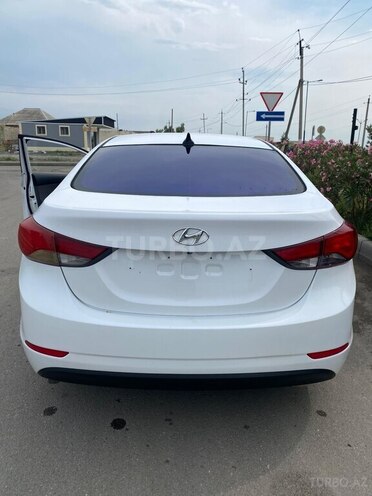 Hyundai Elantra-5