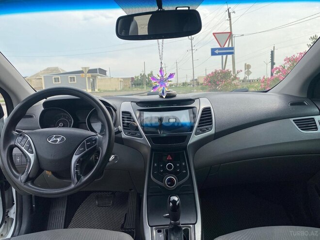 Hyundai Elantra-9