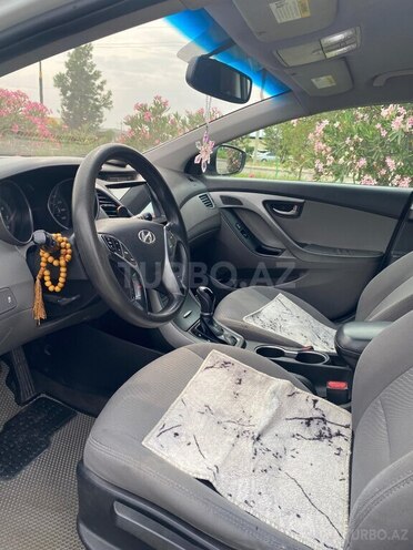 Hyundai Elantra-10